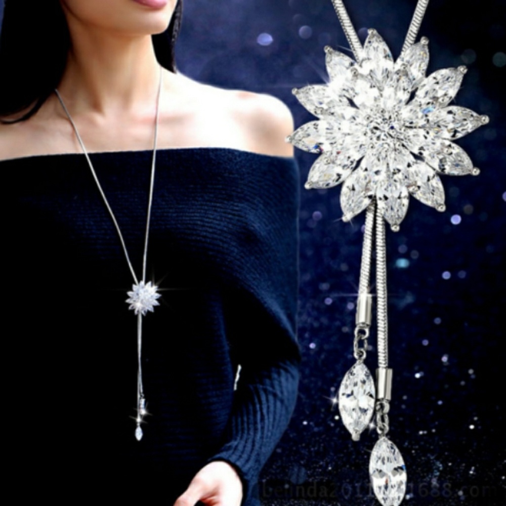 Flower Rhinestone Necklace (adjustable)